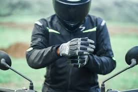 Rding gear under 10,000 Rs.